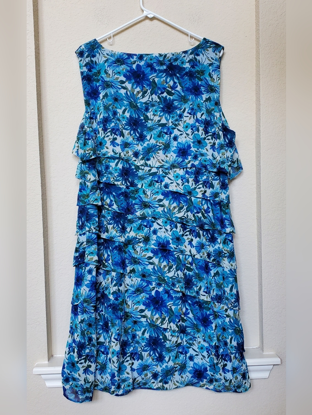 Dress Barn Blue Floral Tiered Scoop-Neck Midi Dress.  Size 20 - Picture 5 of 7